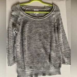 NYC Mesh sweater in grey heather. Super soft, details on the sides. 3/4 sleeves